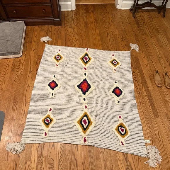 Anthropologie anya tufted Throw Blanket - Picture 3 of 4